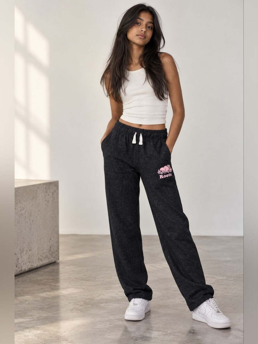 Roots Kids Size 14 Black Sweatpants Pink Spellout Logo Lounge Pants